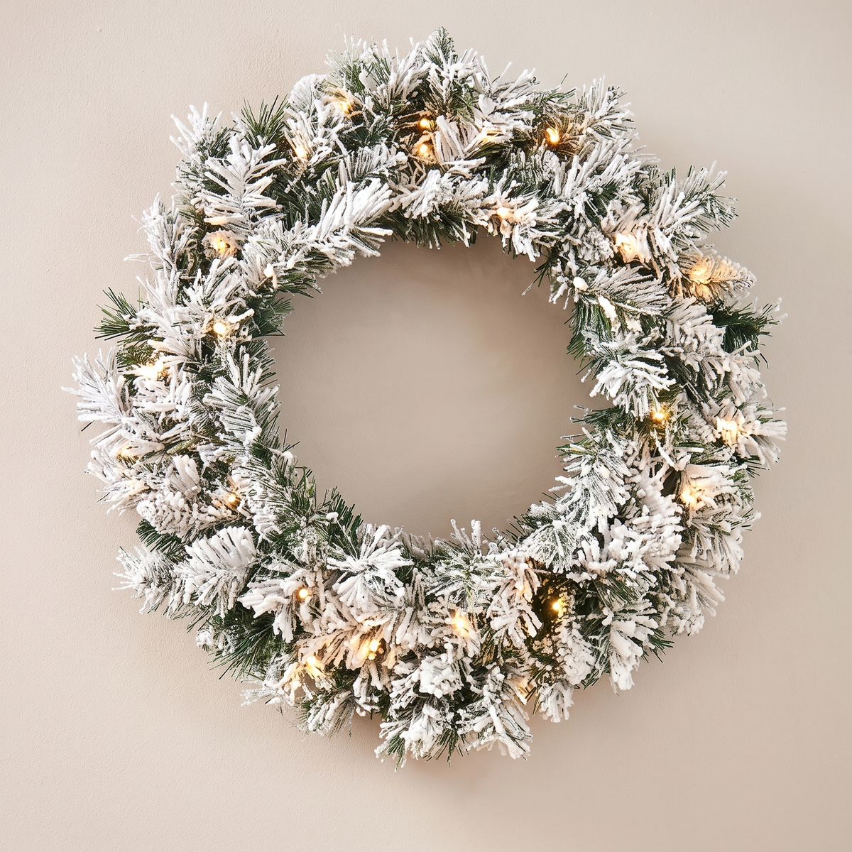 Pre-Lit Snow-Flocked Spruce Christmas Wreath – 60cm – close-up detail