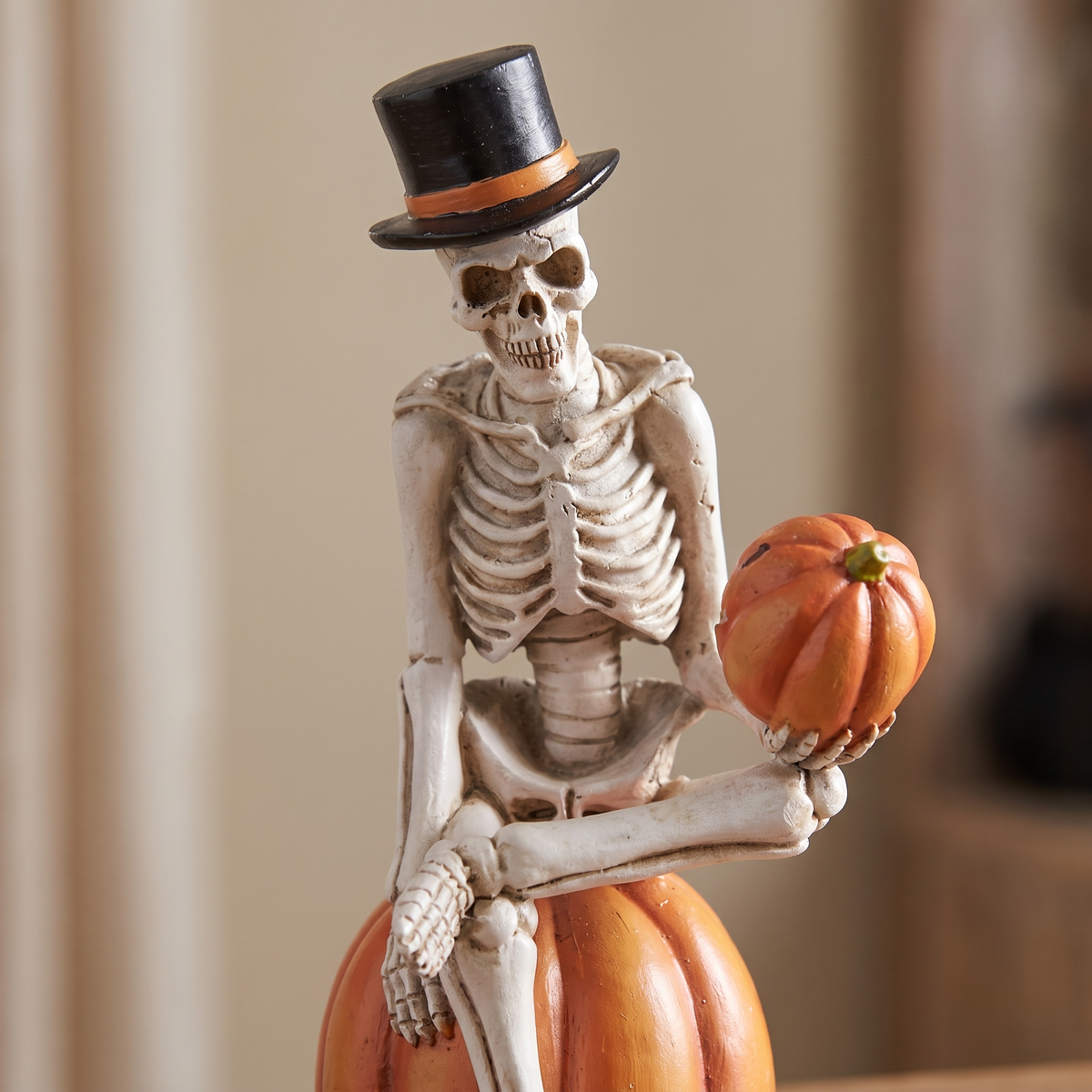 Skeleton Seated on Pumpkin Figurine – 23.5cm Resin Halloween Decor – close-up detail