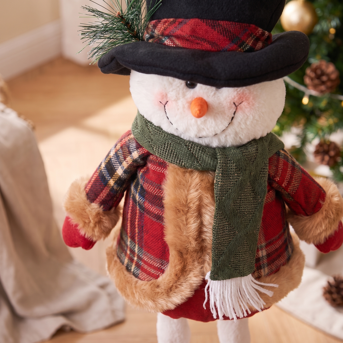Red Plaid Telescopic Snowman Christmas Decoration – 40–56cm – close-up of the plaid coat and faux fur trim