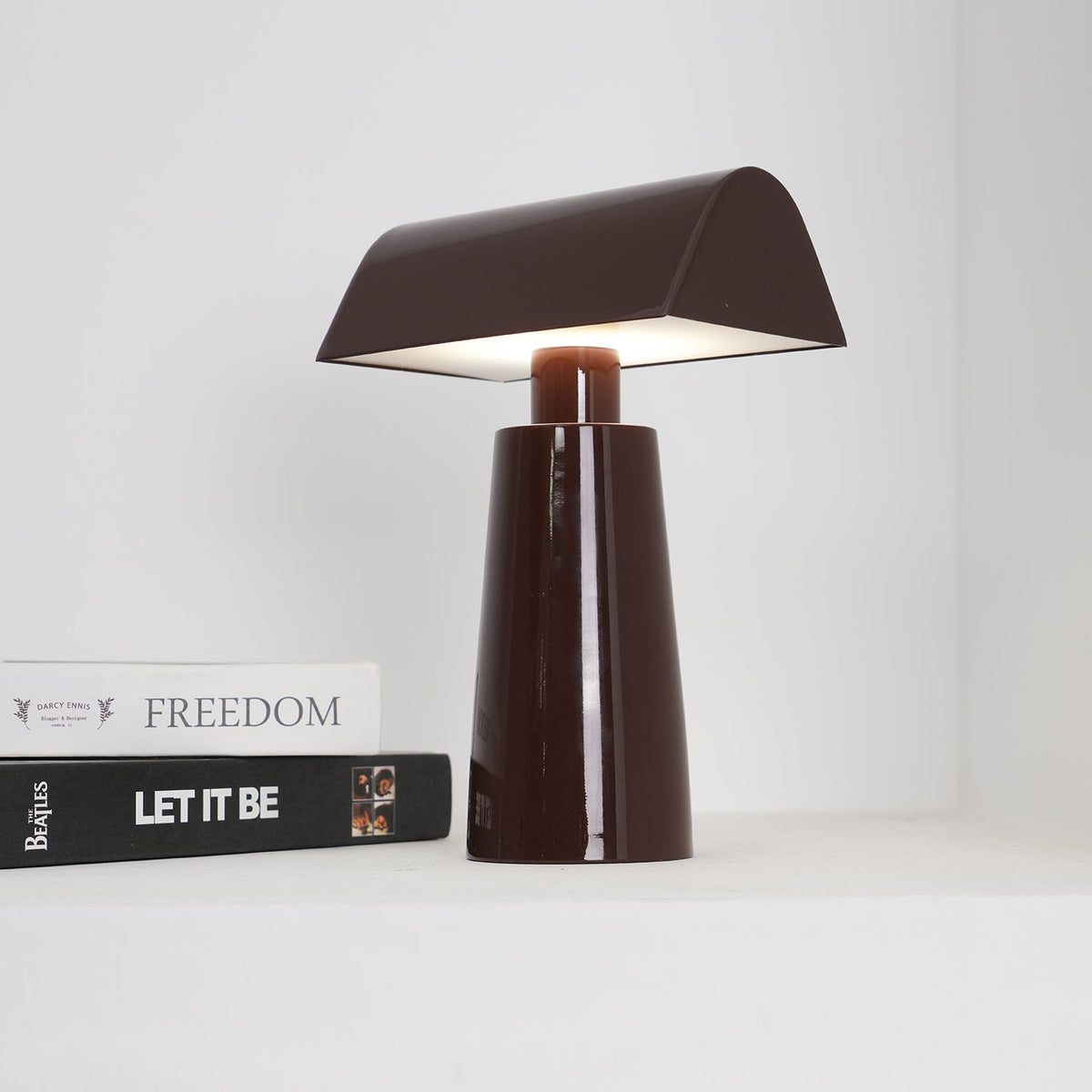 Caret Table Lamp (Built-in battery)