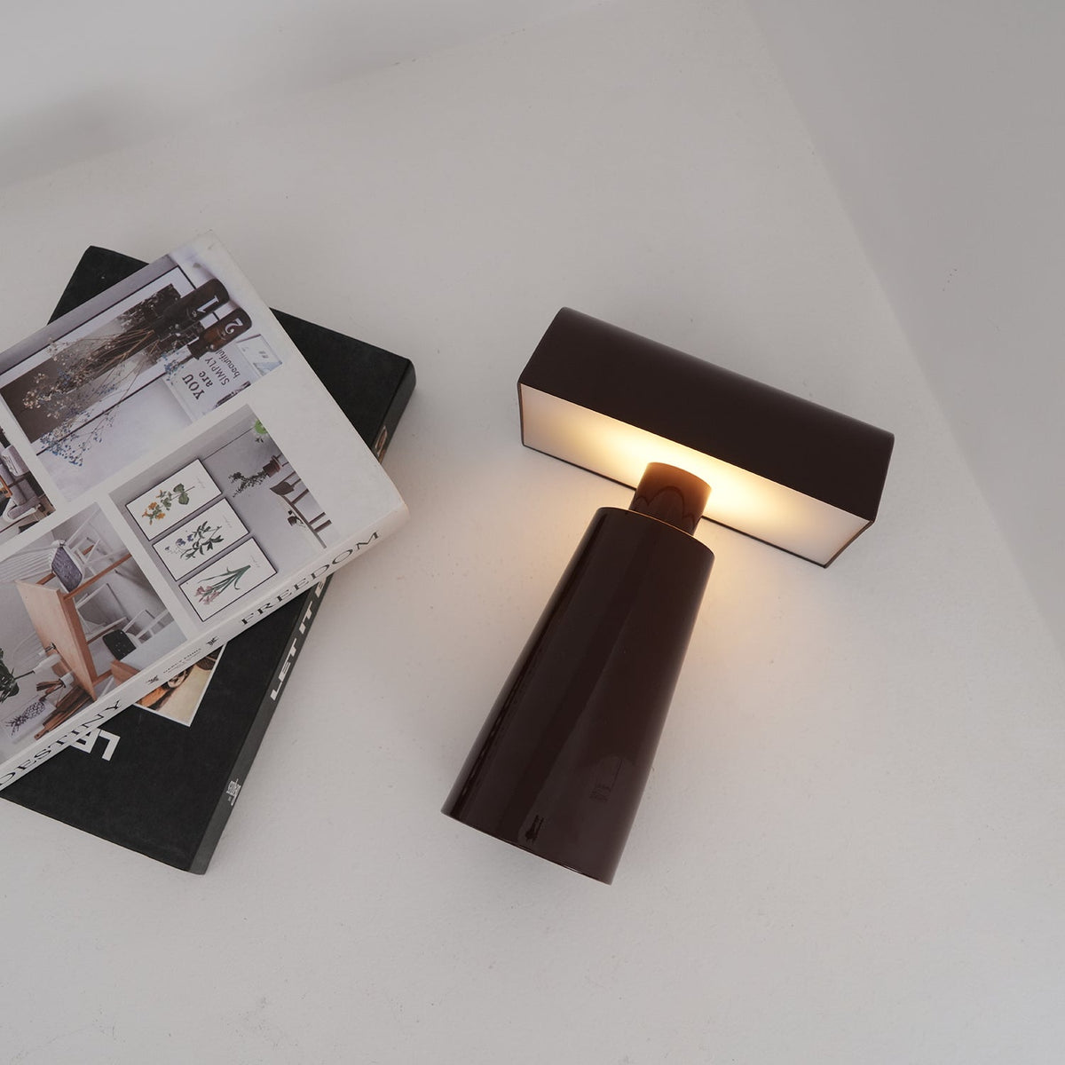 Caret Table Lamp (Built-in battery)