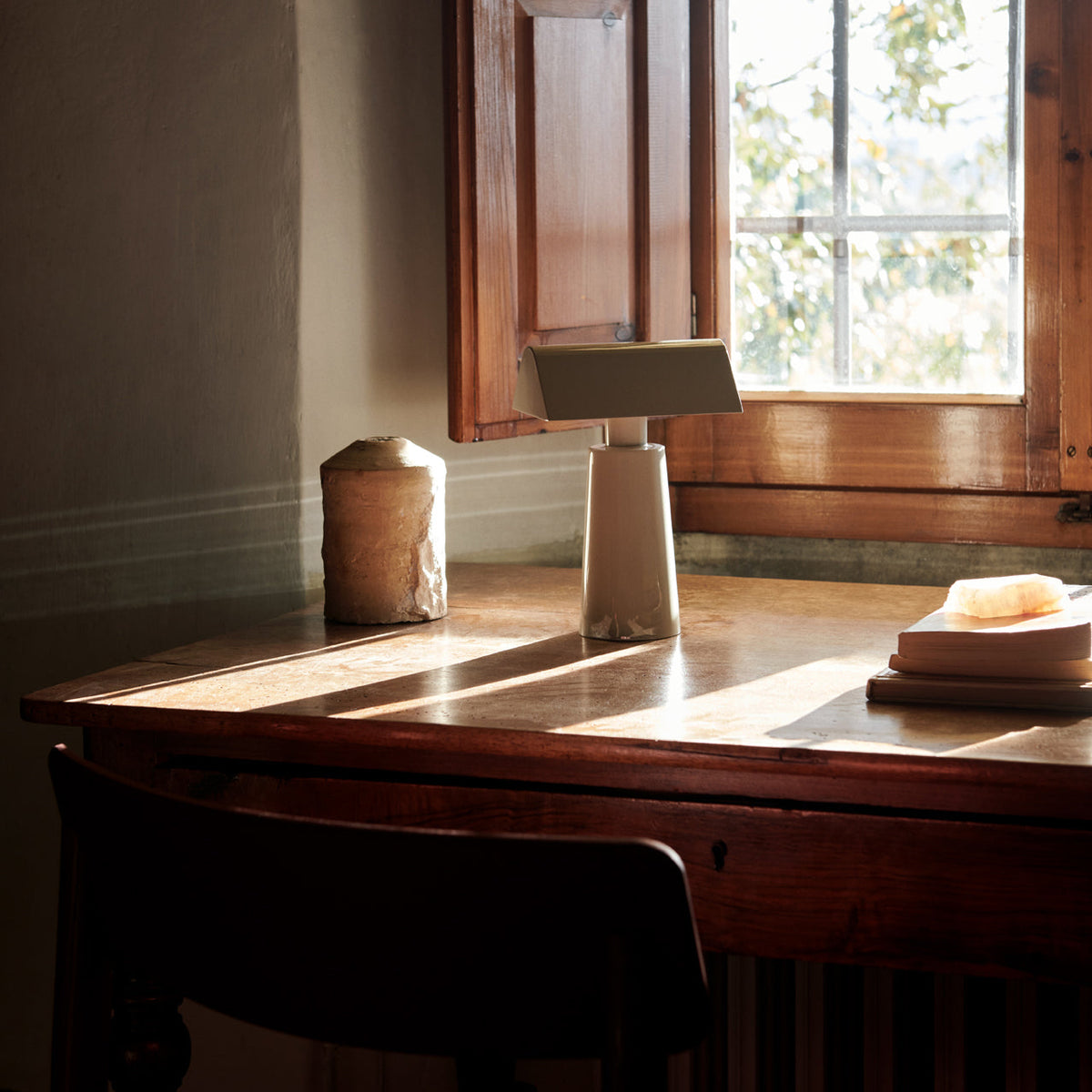 Caret Table Lamp (Built-in battery)