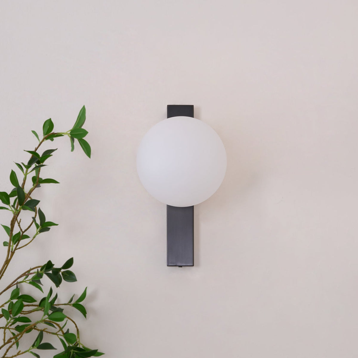 Circ 3720 Wall Lamp