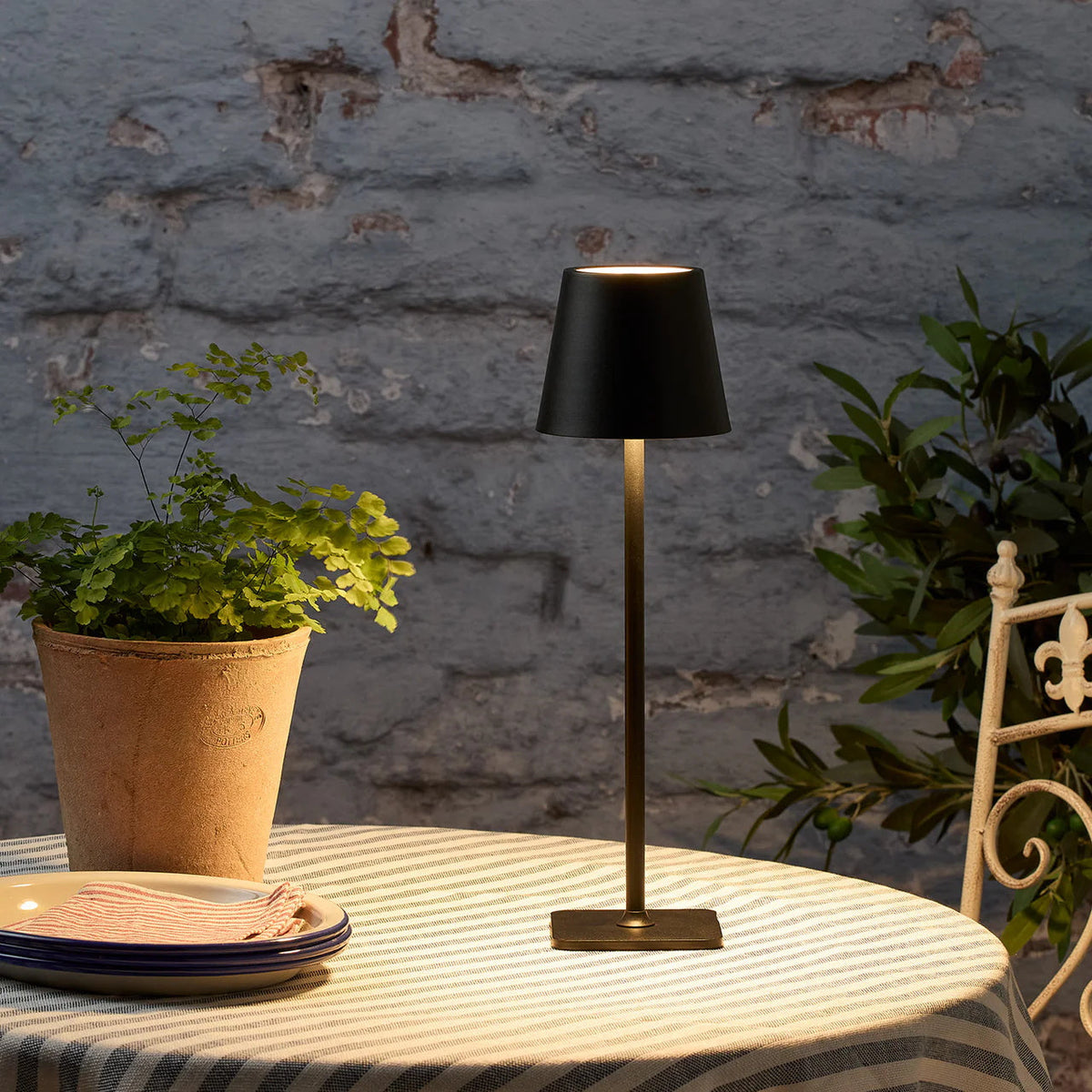 Cordless Rechargeable LED Table Lamp (built-in battery)