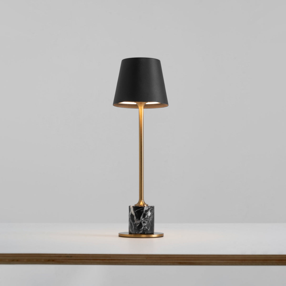 Lirio Mini Marble Table Lamp (Built-in Battery)