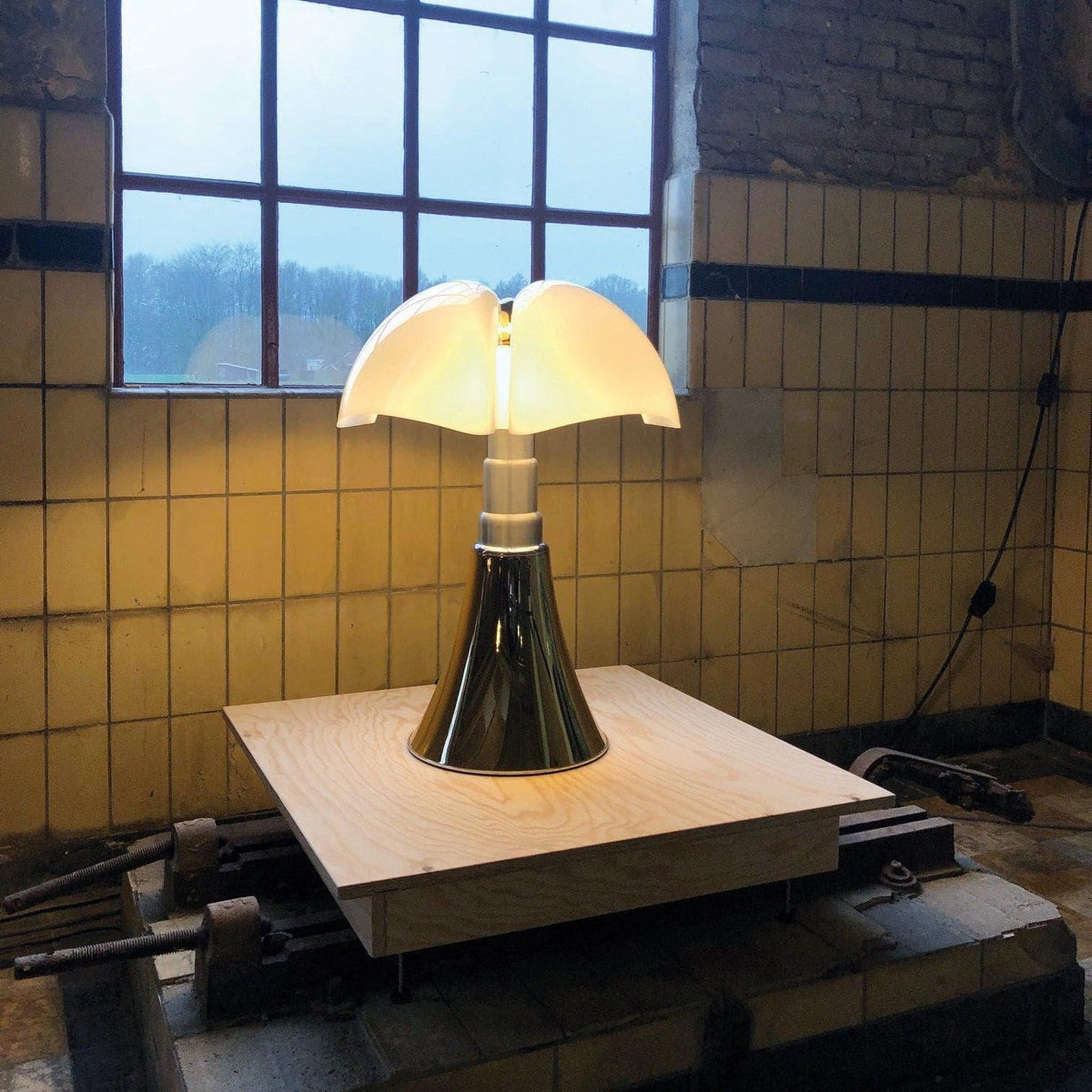 Pipistrello Modern Table Lamp