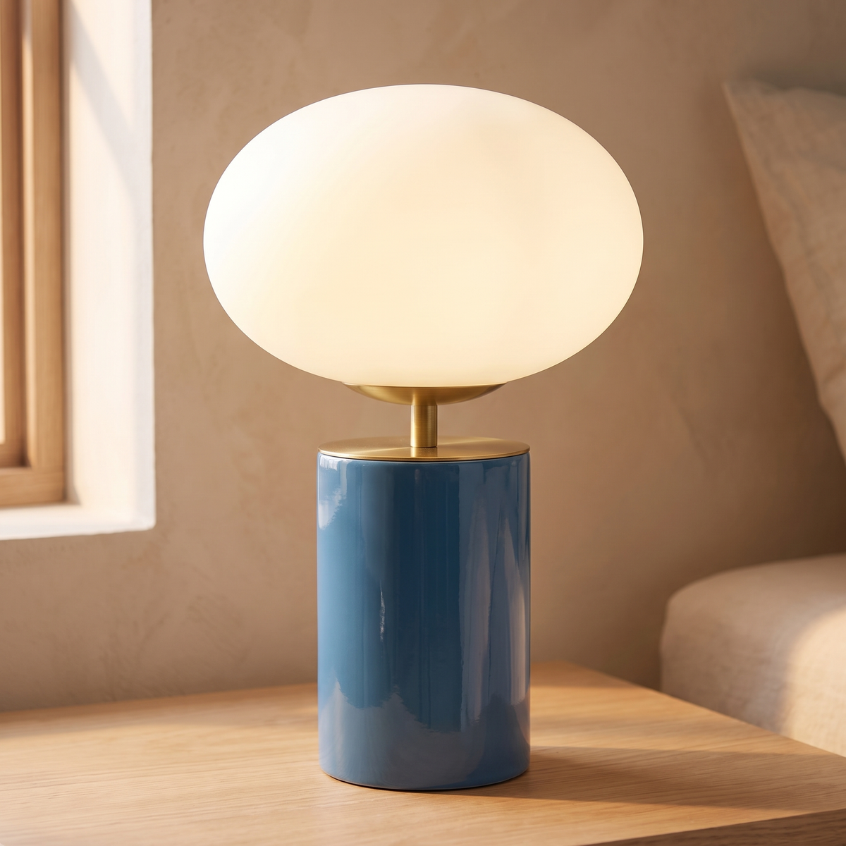 Notal Touch Table Lamp with Gloss Glass Shade – close-up detail