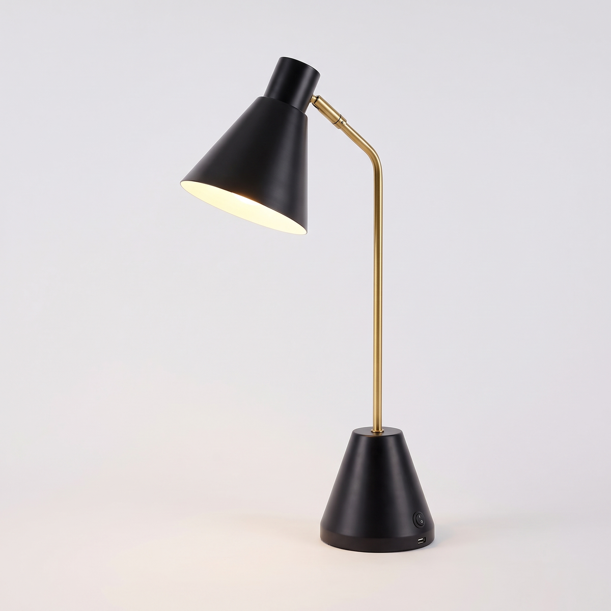 Ambia USB Desk Lamp – studio product shot