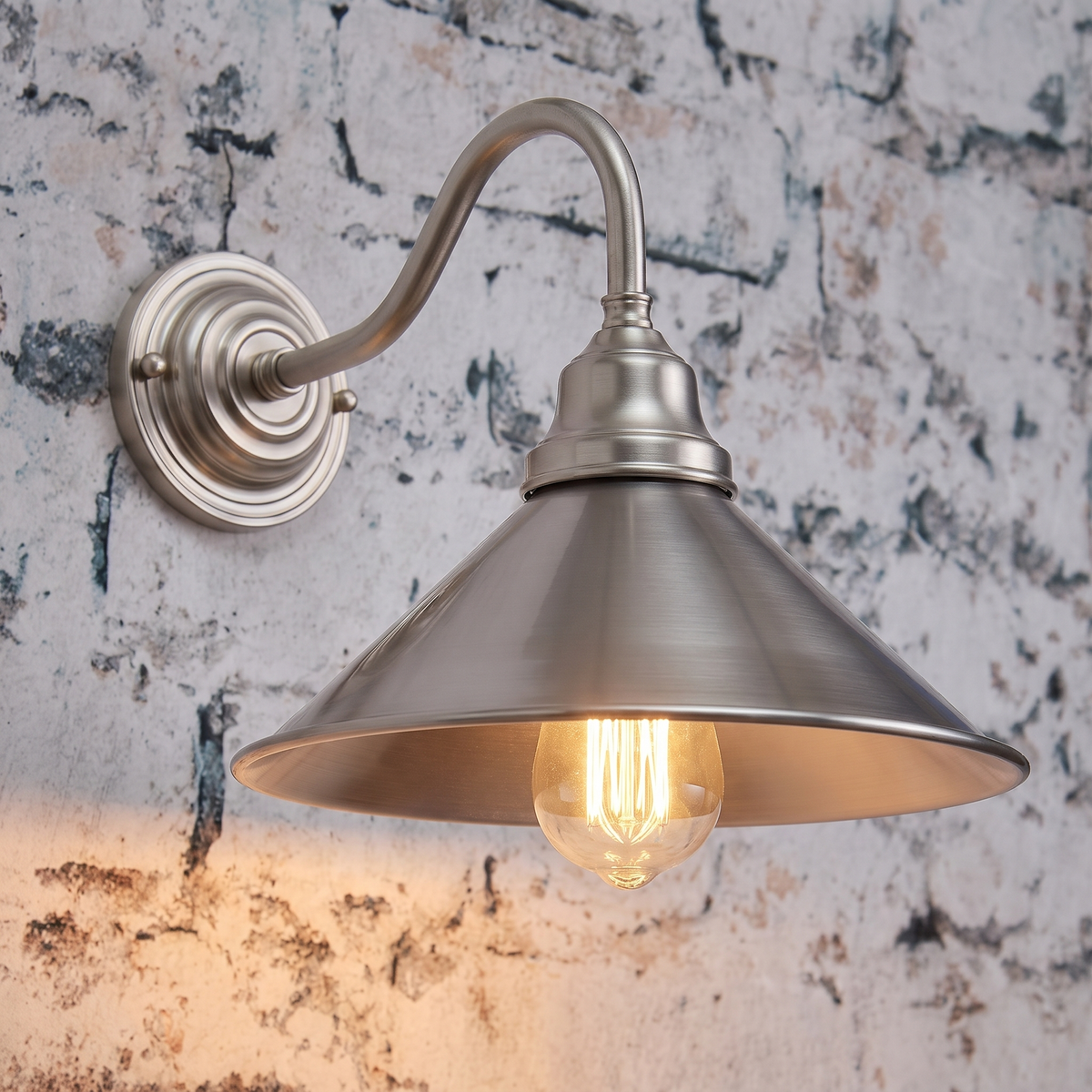 Cone Gooseneck Outdoor Wall Light – close-up detail