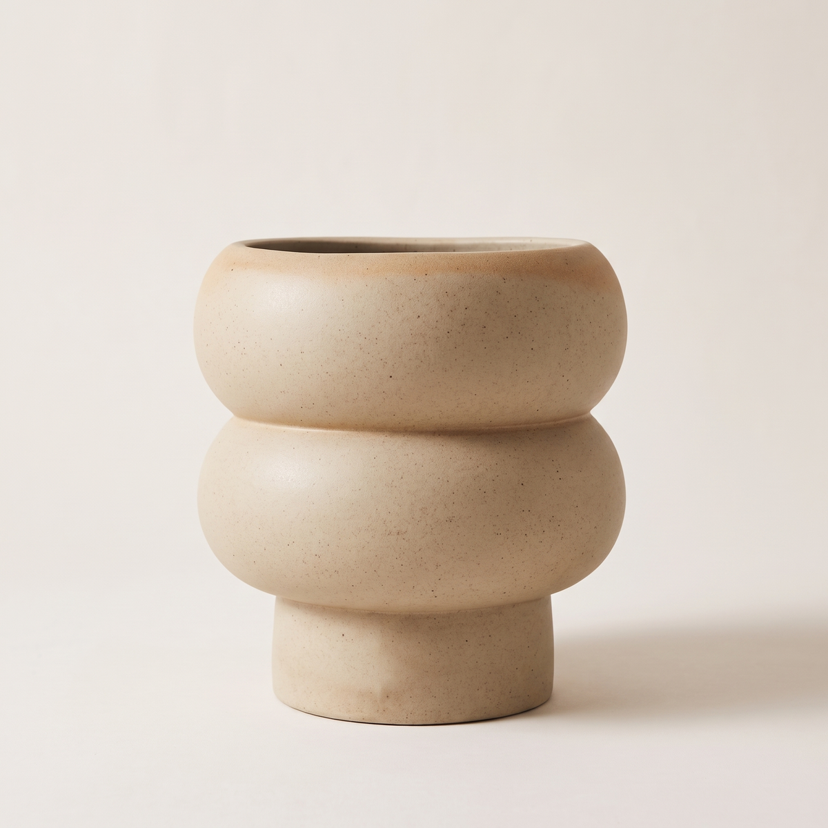 Billie Curved Ceramic Planter – Medium – studio product shot