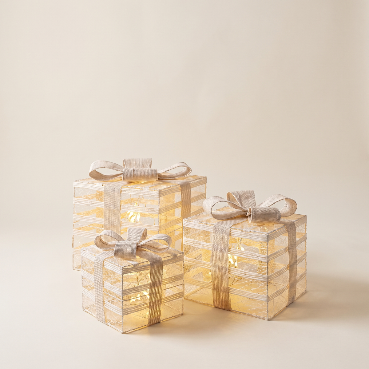 Pre-Lit Wrapped Gift Box Trio – 26cm – studio view