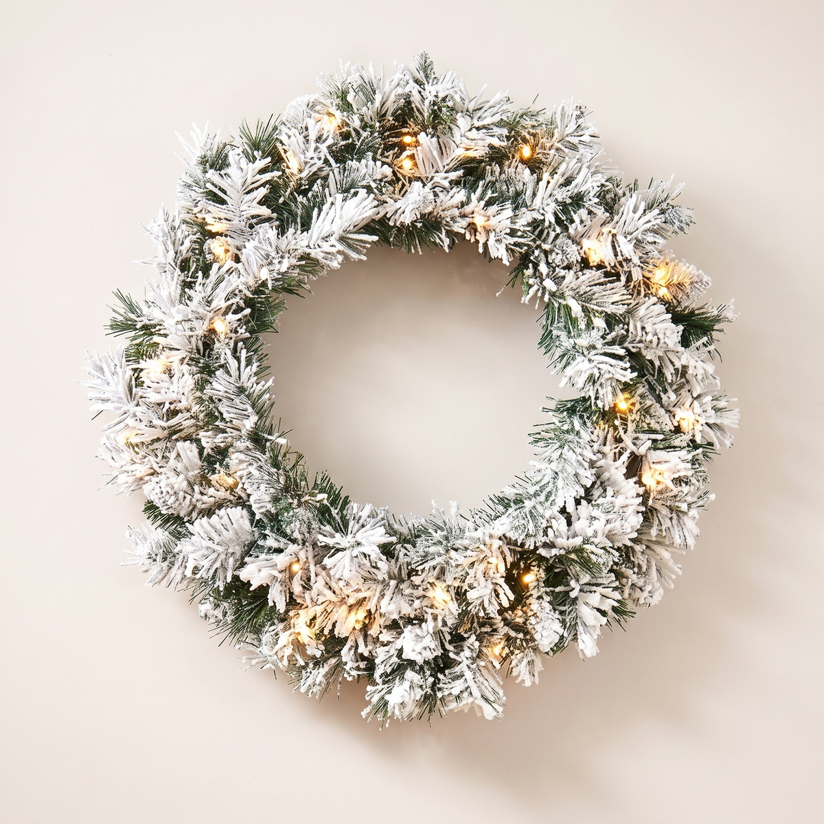Pre-Lit Snow-Flocked Spruce Christmas Wreath – 60cm – studio view