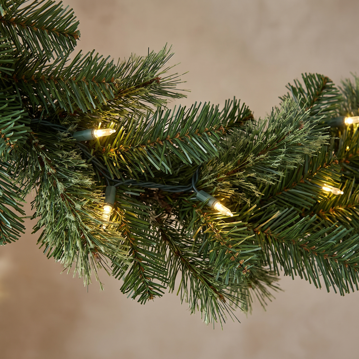 Pre-Lit Evergreen Fir Christmas Garland – 2.74m, 50 LED – close-up detail