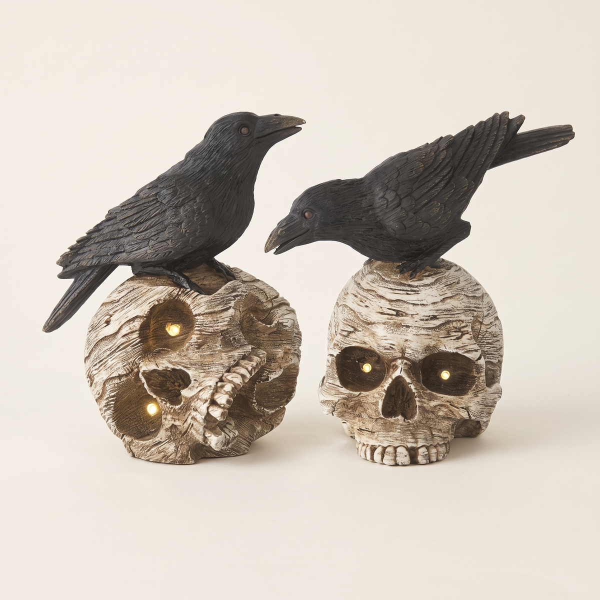 Crow on LED Skull Figurine with Timer – 19cm Halloween Decor – studio view