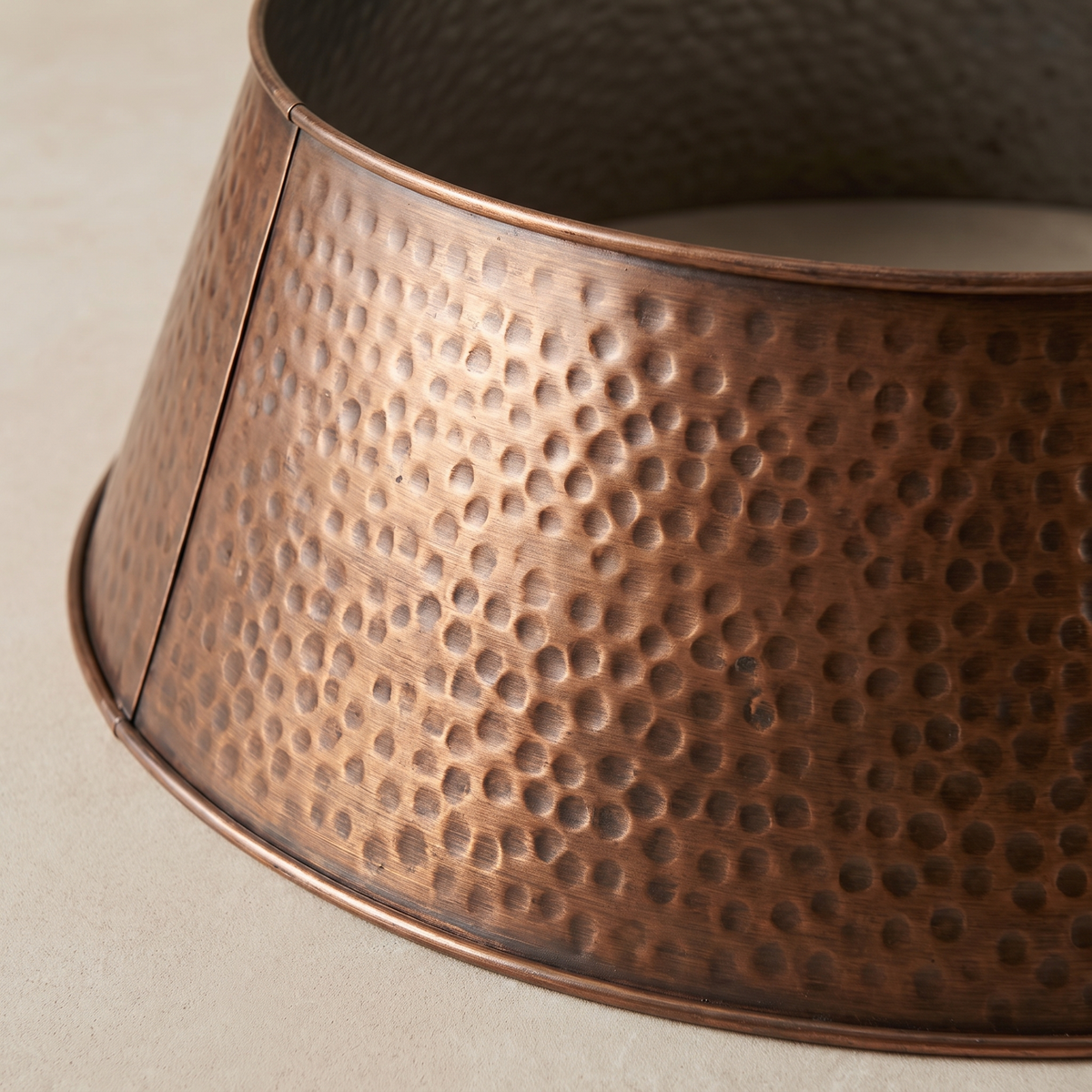 Embossed Copper Christmas Tree Collar – 80cm – close-up detail