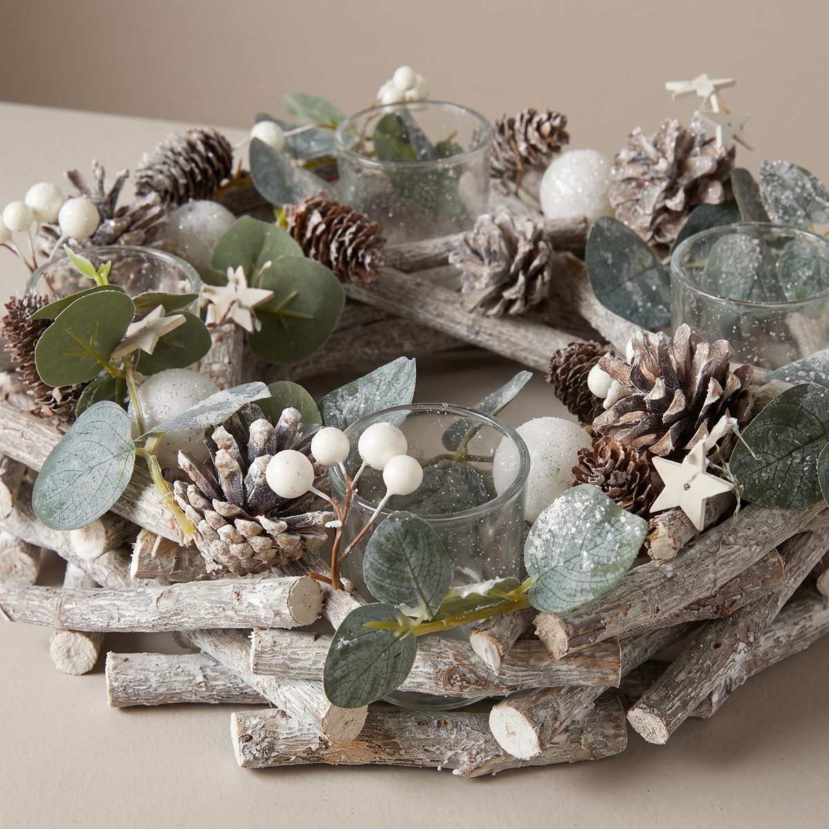 Snowy Eucalyptus 4-Candle Christmas Centrepiece – 30cm – close-up detail