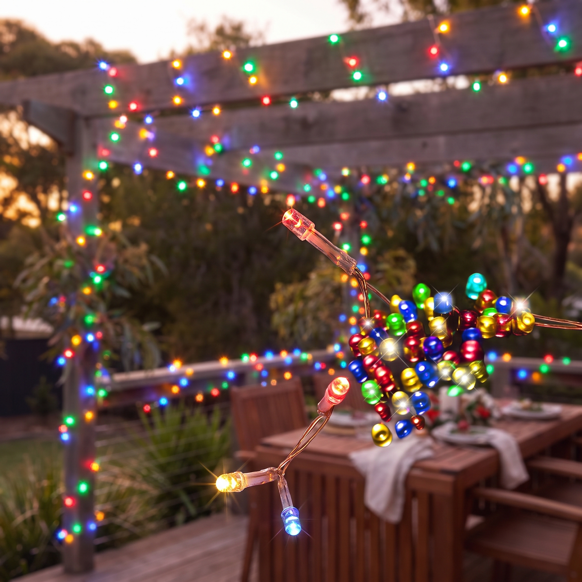 Multicolour Solar LED Fairy Christmas Lights – 39.9m, 500 LED – close-up of the multicolour LEDs