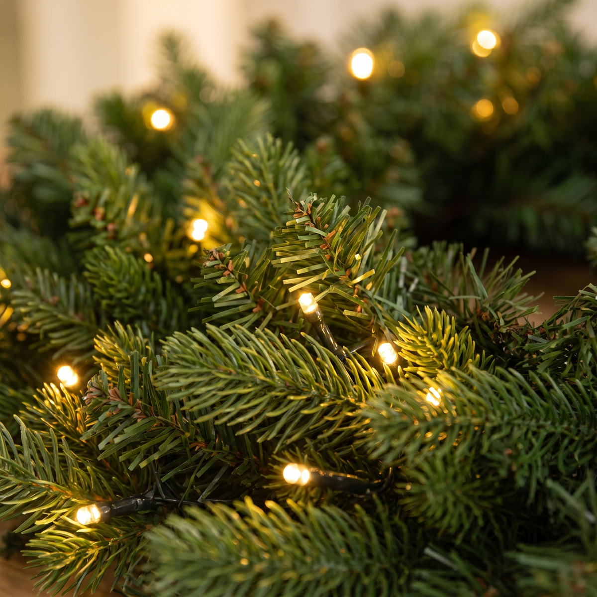 Green Pre-Lit LED Christmas Wreath – 50cm, Warm White – close-up of the foliage and LEDs